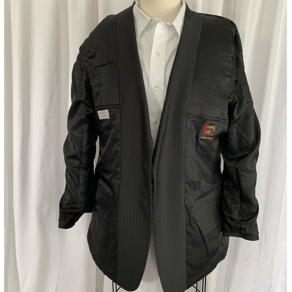 Saxony Hall Gray Striped Blazer - Picture 4 of 8